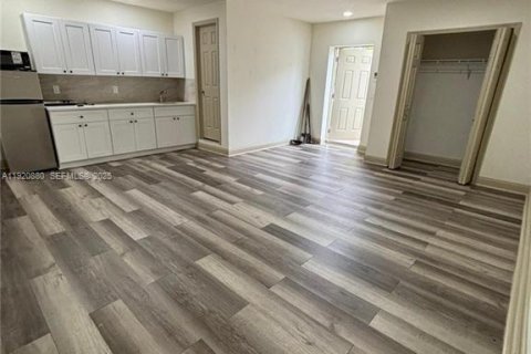 Купить виллу или дом в Лихай-Эйкерс, Флорида 4 спальни, № 1991617 - фото 10