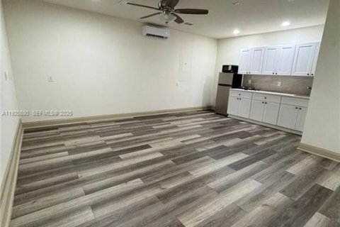 Купить виллу или дом в Лихай-Эйкерс, Флорида 4 спальни, № 1991617 - фото 11