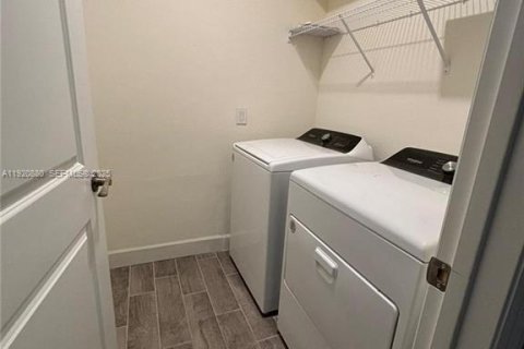 Купить виллу или дом в Лихай-Эйкерс, Флорида 4 спальни, № 1991617 - фото 16