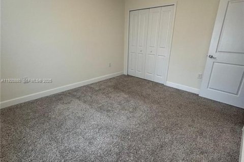 Купить виллу или дом в Лихай-Эйкерс, Флорида 4 спальни, № 1991617 - фото 13