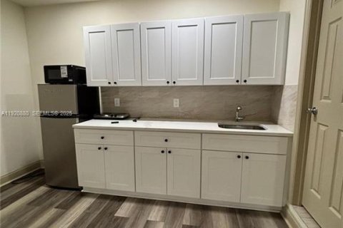 Купить виллу или дом в Лихай-Эйкерс, Флорида 4 спальни, № 1991617 - фото 9