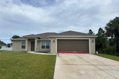 Купить виллу или дом в Лихай-Эйкерс, Флорида 4 спальни, № 1991617 - фото 1