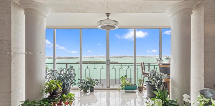 Condo in Miami, Florida, 3 bedrooms № 1808965