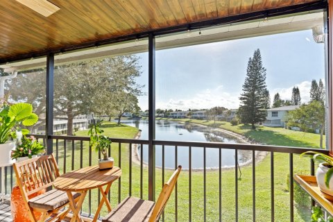 Condo à Delray Beach, Floride, 2 chambres  № 2254307