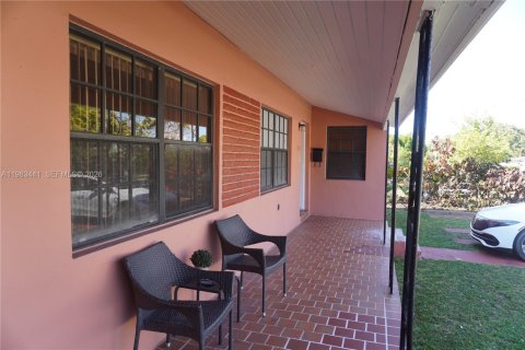 Купить коммерческую недвижимость в Майами, Флорида 196.21м2, № 2045391 - фото 10