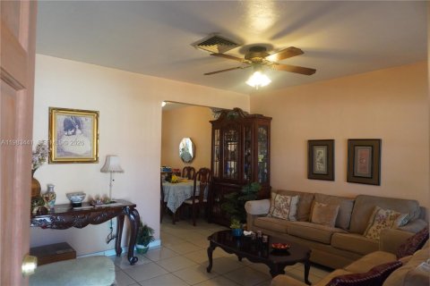 Купить коммерческую недвижимость в Майами, Флорида 196.21м2, № 2045391 - фото 12