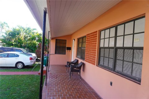 Купить коммерческую недвижимость в Майами, Флорида 196.21м2, № 2045391 - фото 11