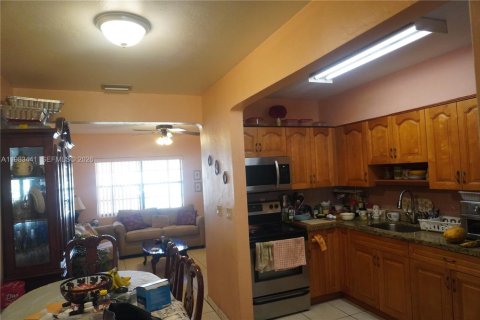 Купить коммерческую недвижимость в Майами, Флорида 196.21м2, № 2045391 - фото 18