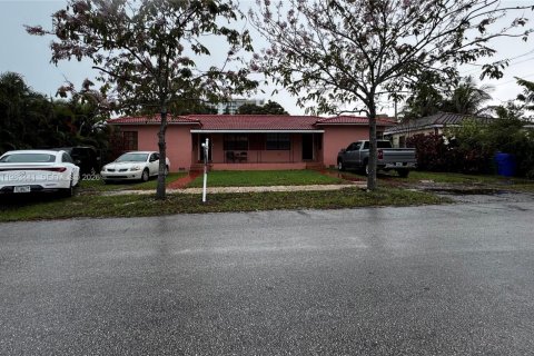 Купить коммерческую недвижимость в Майами, Флорида 196.21м2, № 2045391 - фото 2