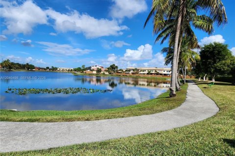 Townhouse in Miami, Florida 3 bedrooms, 106.28 sq.m. № 2087189 - photo 15