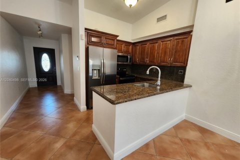 Townhouse in Miami, Florida 3 bedrooms, 106.28 sq.m. № 2087189 - photo 2