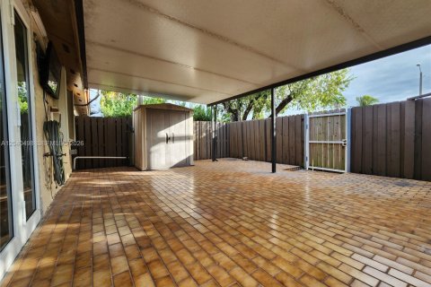 Townhouse in Miami, Florida 3 bedrooms, 106.28 sq.m. № 2087189 - photo 11