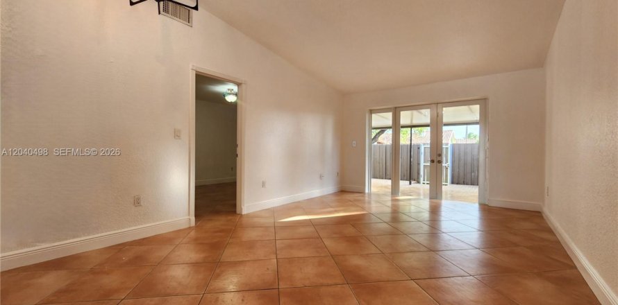 Townhouse in Miami, Florida 3 bedrooms, 106.28 sq.m. № 2087189