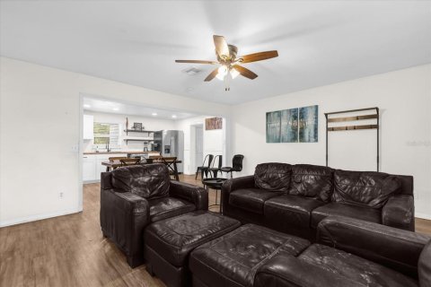 House in Clearwater, Florida 3 bedrooms, 117.06 sq.m. № 1555067 - photo 3