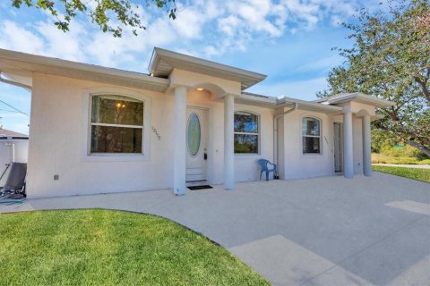 Casa en alquiler en North Port, Florida, 2 dormitorios, 213.49 m2 № 1902643 - foto 9