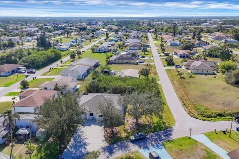 Casa en alquiler en North Port, Florida, 2 dormitorios, 213.49 m2 № 1902643 - foto 5