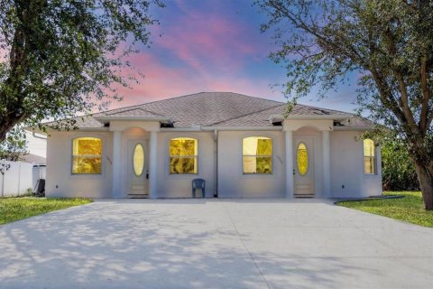 Casa en alquiler en North Port, Florida, 2 dormitorios, 213.49 m2 № 1902643 - foto 1