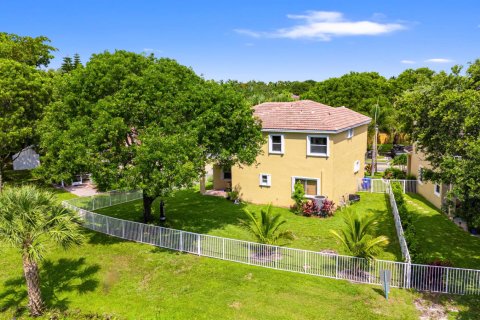 House in Pembroke Pines, Florida 3 bedrooms, 204.38 sq.m. № 2088392 - photo 27