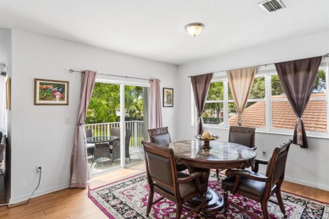 House in Pembroke Pines, Florida 3 bedrooms, 204.38 sq.m. № 2088392 - photo 8
