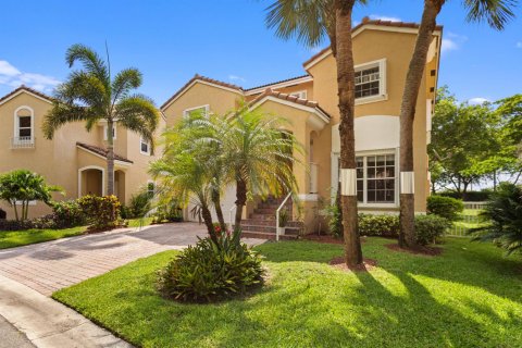 House in Pembroke Pines, Florida 3 bedrooms, 204.38 sq.m. № 2088392 - photo 19