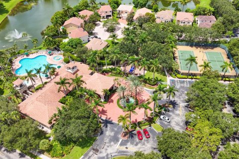 House in Pembroke Pines, Florida 3 bedrooms, 204.38 sq.m. № 2088392 - photo 14