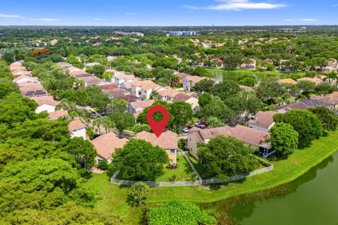 House in Pembroke Pines, Florida 3 bedrooms, 204.38 sq.m. № 2088392 - photo 2
