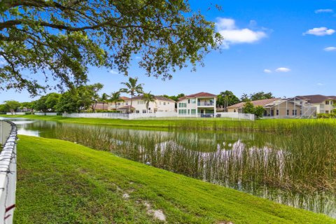 House in Pembroke Pines, Florida 3 bedrooms, 204.38 sq.m. № 2088392 - photo 24