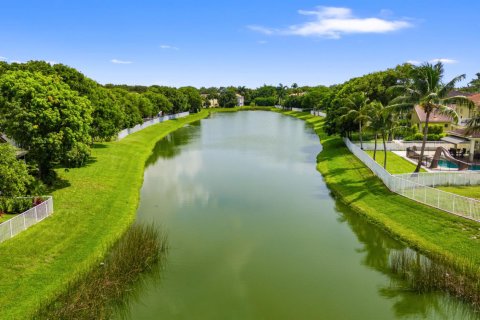 House in Pembroke Pines, Florida 3 bedrooms, 204.38 sq.m. № 2088392 - photo 26
