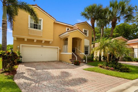 House in Pembroke Pines, Florida 3 bedrooms, 204.38 sq.m. № 2088392