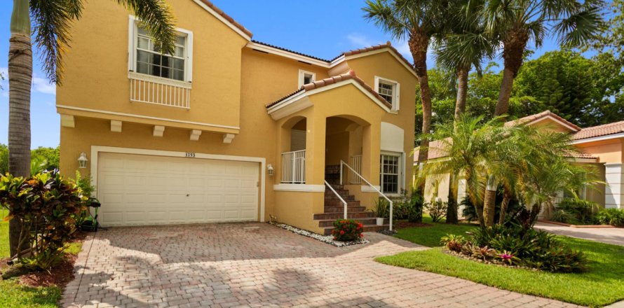 House in Pembroke Pines, Florida 3 bedrooms, 204.38 sq.m. № 2088392