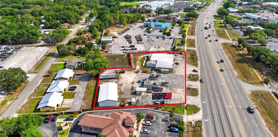 Commercial property in Palatka, Florida № 1772755