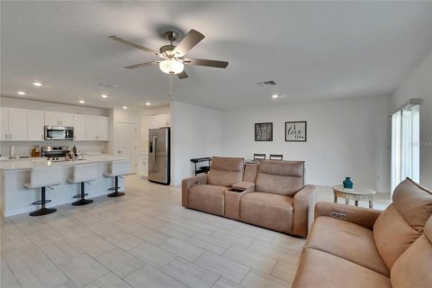 House in Zephyrhills, Florida 6 bedrooms, 308.99 sq.m. № 1648851 - photo 24