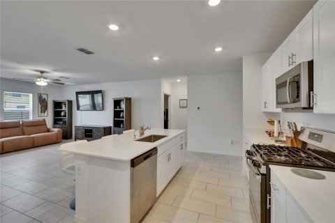 House in Zephyrhills, Florida 6 bedrooms, 308.99 sq.m. № 1648851 - photo 17
