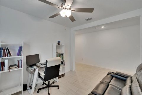 House in Zephyrhills, Florida 6 bedrooms, 308.99 sq.m. № 1648851 - photo 13