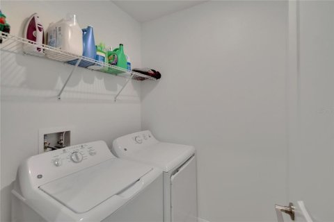 House in Zephyrhills, Florida 6 bedrooms, 308.99 sq.m. № 1648851 - photo 20