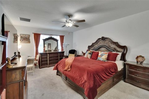 House in Zephyrhills, Florida 6 bedrooms, 308.99 sq.m. № 1648851 - photo 27