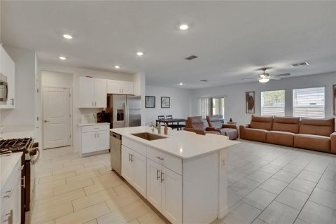 House in Zephyrhills, Florida 6 bedrooms, 308.99 sq.m. № 1648851 - photo 14