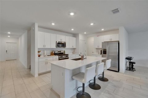 House in Zephyrhills, Florida 6 bedrooms, 308.99 sq.m. № 1648851 - photo 15