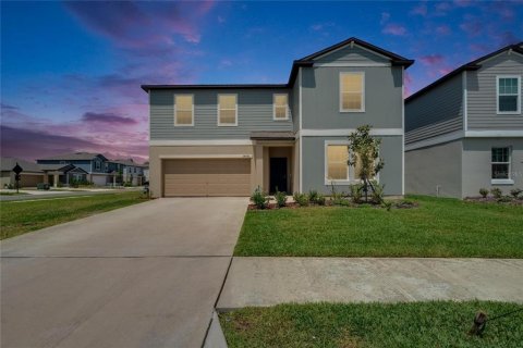 House in Zephyrhills, Florida 6 bedrooms, 308.99 sq.m. № 1648851 - photo 1