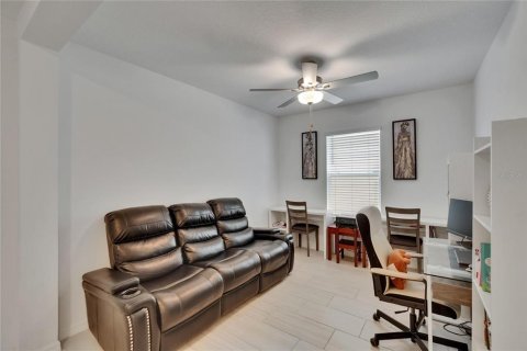 House in Zephyrhills, Florida 6 bedrooms, 308.99 sq.m. № 1648851 - photo 12