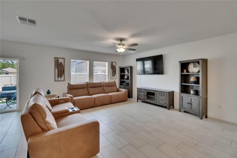 House in Zephyrhills, Florida 6 bedrooms, 308.99 sq.m. № 1648851 - photo 21
