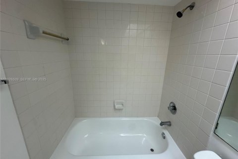 Copropriété à louer à Homestead, Floride: 3 chambres, 113.34 m2 № 1986422 - photo 16