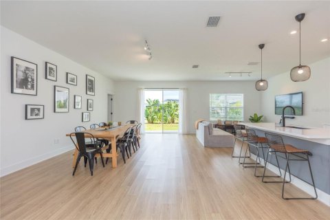 Villa ou maison à vendre à Apollo Beach, Floride: 4 chambres, 185.62 m2 № 2349400 - photo 10
