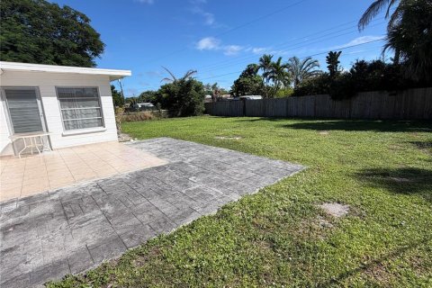 Villa ou maison à louer à Bradenton, Floride: 3 chambres, 133.41 m2 № 2424126 - photo 3