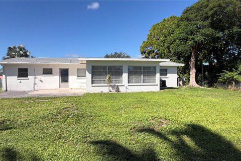 Villa ou maison à louer à Bradenton, Floride: 3 chambres, 133.41 m2 № 2424126 - photo 4