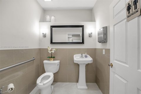 Propiedad comercial en venta en Homestead, Florida № 1961689 - foto 19