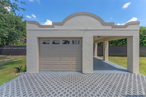 Propiedad comercial en venta en Homestead, Florida № 1961689 - foto 22