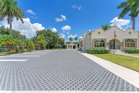 Propiedad comercial en venta en Homestead, Florida № 1961689 - foto 2