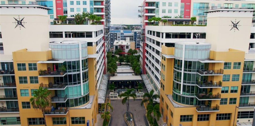 Condominio en Tampa, Florida, 2 dormitorios № 1844411