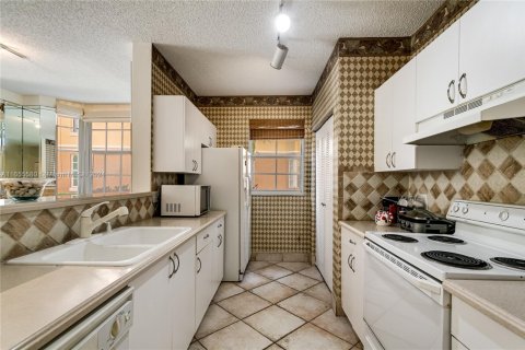 Copropriété à louer à Aventura, Floride: 3 chambres, 125.42 m2 № 1935152 - photo 9